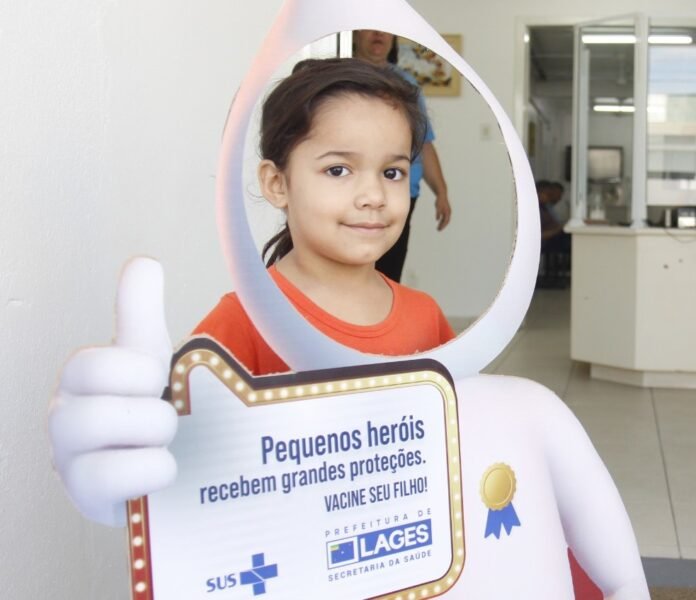 Vacinação de crianças e adolescentes ocorrerá em 12 escolas nesta terça