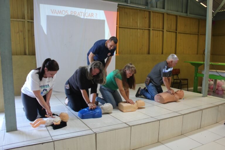 Palestra sobre primeiros socorros e saúde mental reúne moradores em Lages