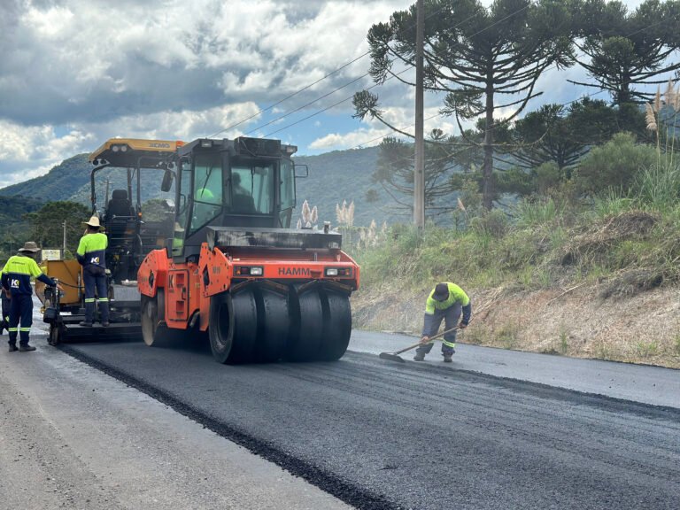 Pavimentação da SC-370 atinge 60% na Serra do Corvo Branco