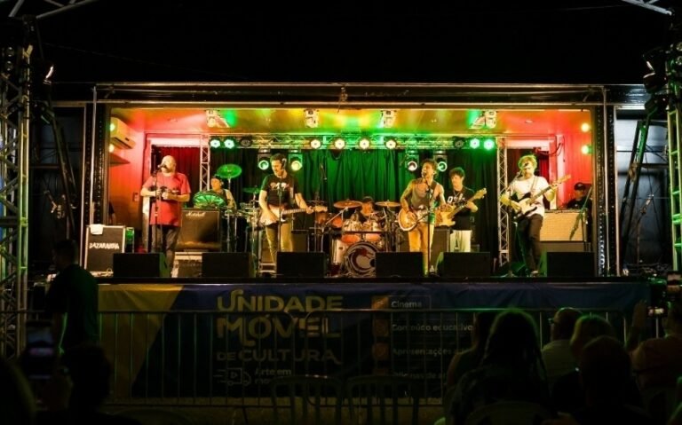Unidade Móvel de Cultura do Sesc leva shows e espetáculos a Bom Jardim da Serra