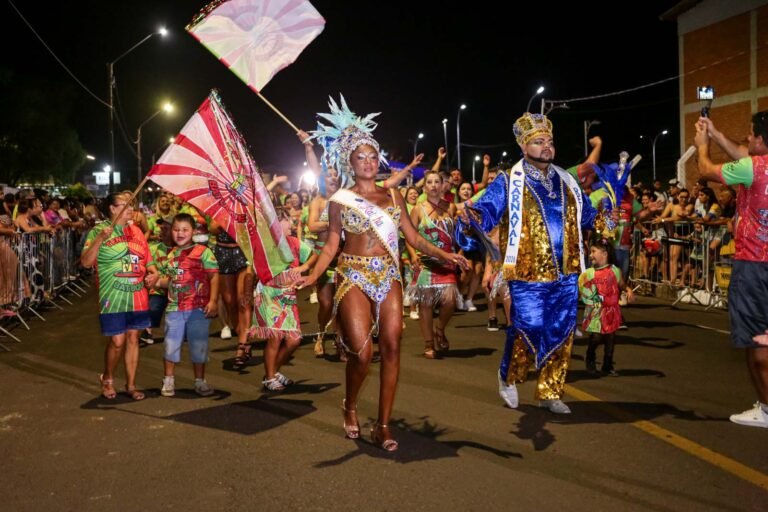 Blocos abrem o Carnaval de Rua de Lages com grande público