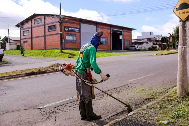 Prefeitura intensifica limpezas e roçadas em Lages nesta quarta (18)
