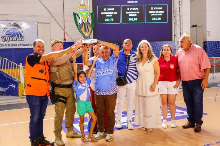 Protegidos de São Carlos é a grande campeã do Carnaval de Lages 2026