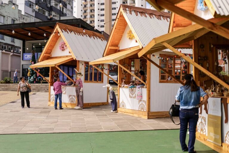Feira de artesanato transforma centro de Lages em espaço de convivência e consumo