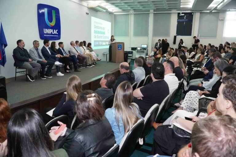Lages sedia encontro estadual de saúde bucal com representantes de mais de 130 municípios