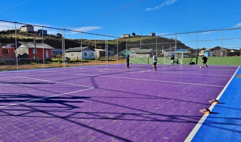 Bairro Santa Paulina ganha nova quadra poliesportiva para esporte e lazer