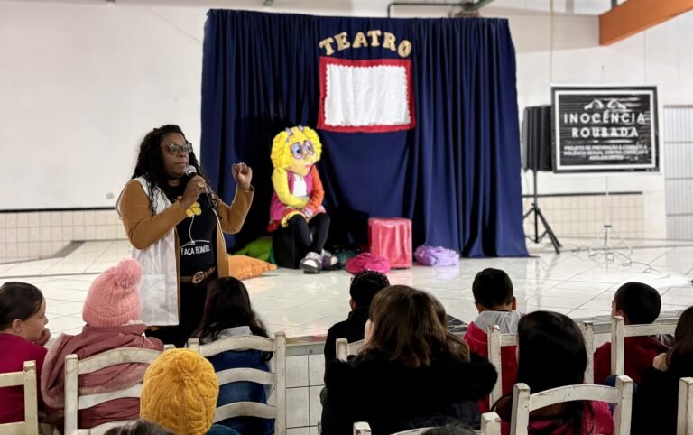 Teatro conscientiza crianças sobre combate ao abuso infantil em Urubici