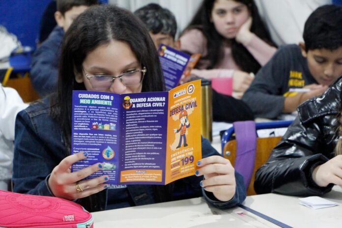 Defesa Civil já orientou mais de 750 estudantes