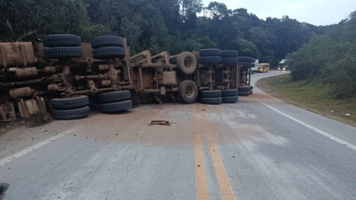 bloqueio na BR-282 entre a serra e o litoral