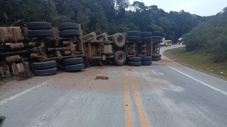 bloqueio na BR-282 entre a serra e o litoral