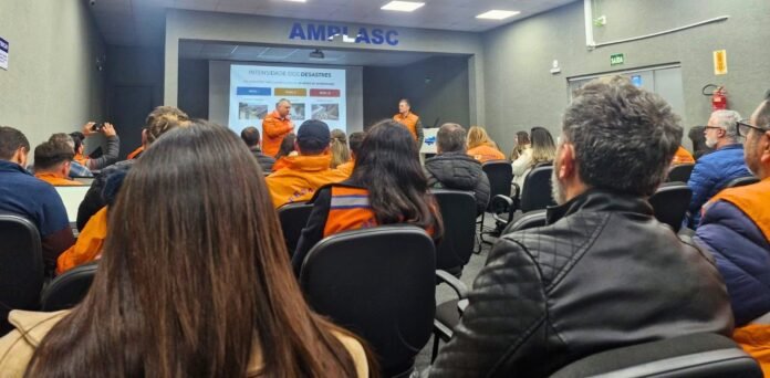 Defesa Civil de Lages participa de capacitação